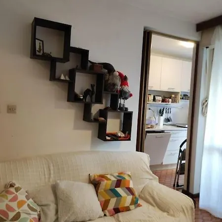 Comfy Near Center Apartment *