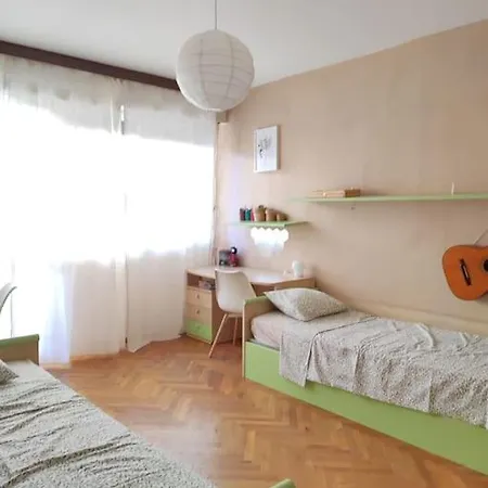 Comfy Near Center *