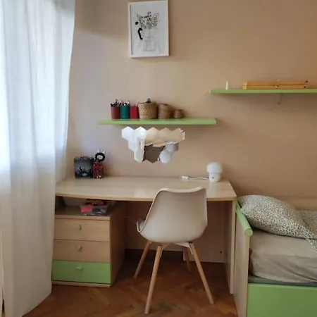Comfy Near Center Apartment