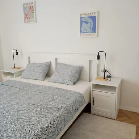 Comfy Near Center * Split