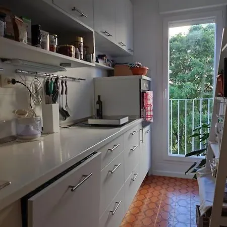 Comfy Near Center Apartment