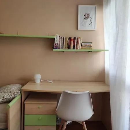 Comfy Near Center Apartment *